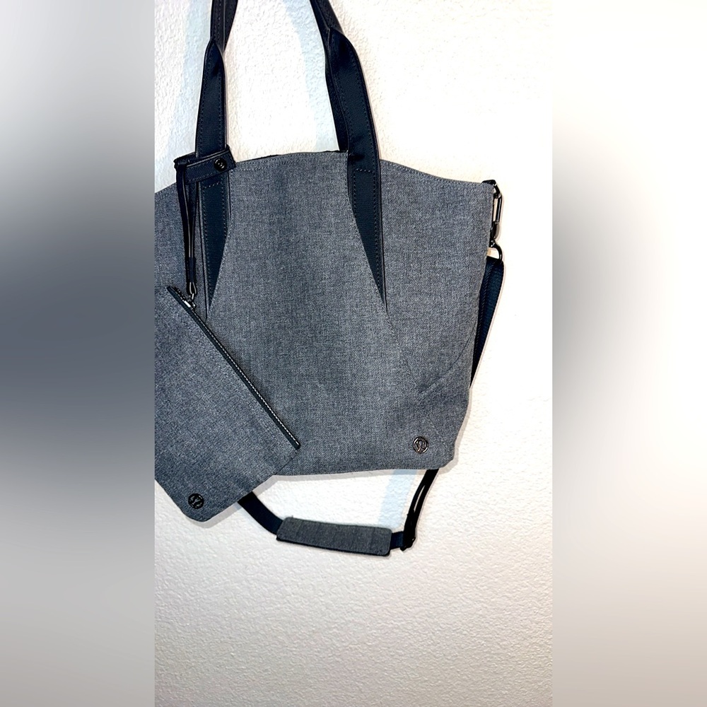 Lululemon Athletica Gray Shoulder Bag - Picture 13 of 14